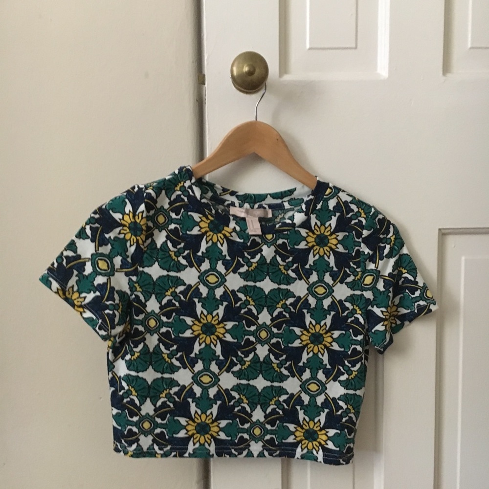 🕶 2/$10 🕶  C R O P  T O P  |  bold pattern